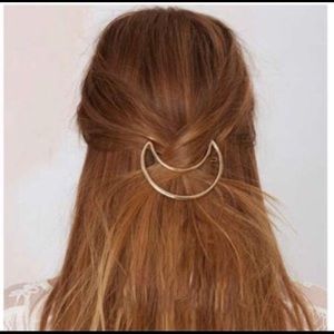 🌙 Half moon hair clip- gold